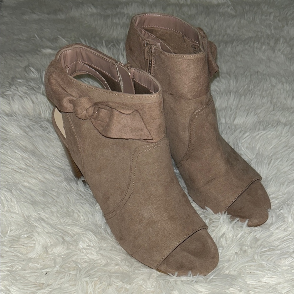 Fergalicious Tan Heels with Chunky Block Heel and Open Toe Design